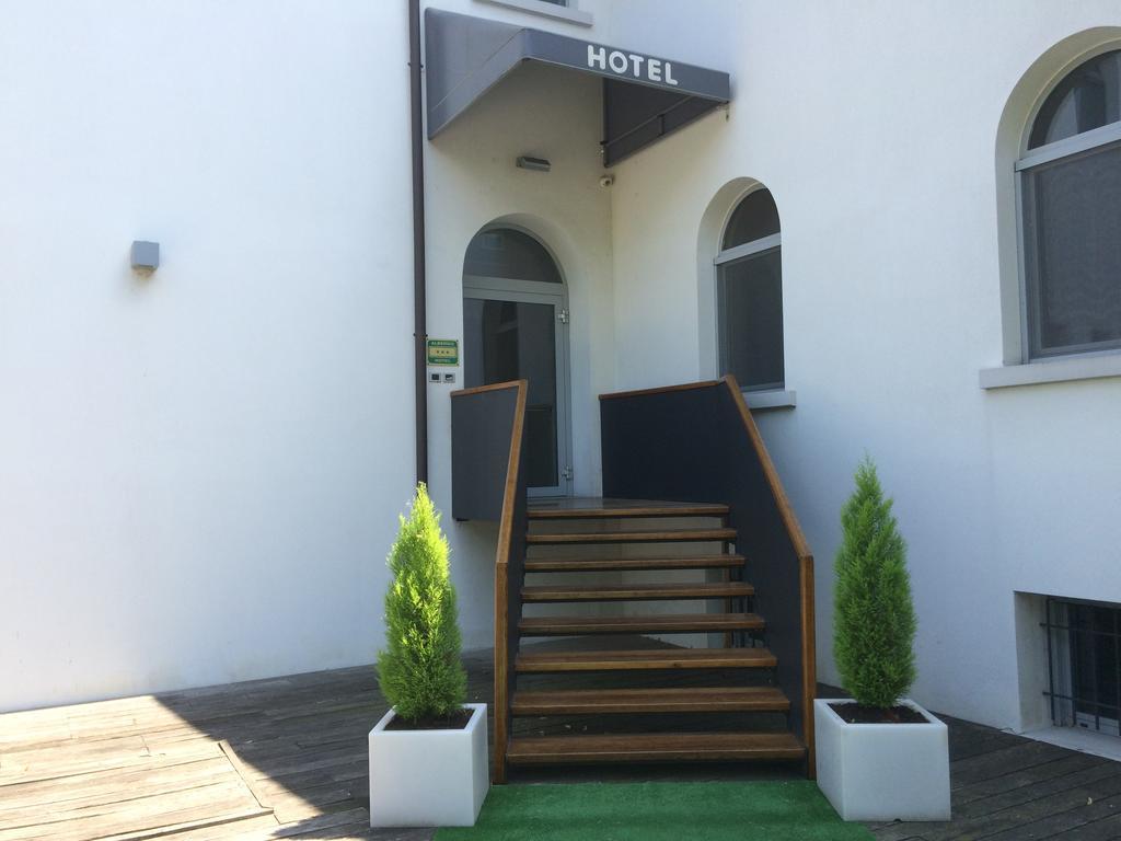 Blue Hotel Suzzara Exterior photo